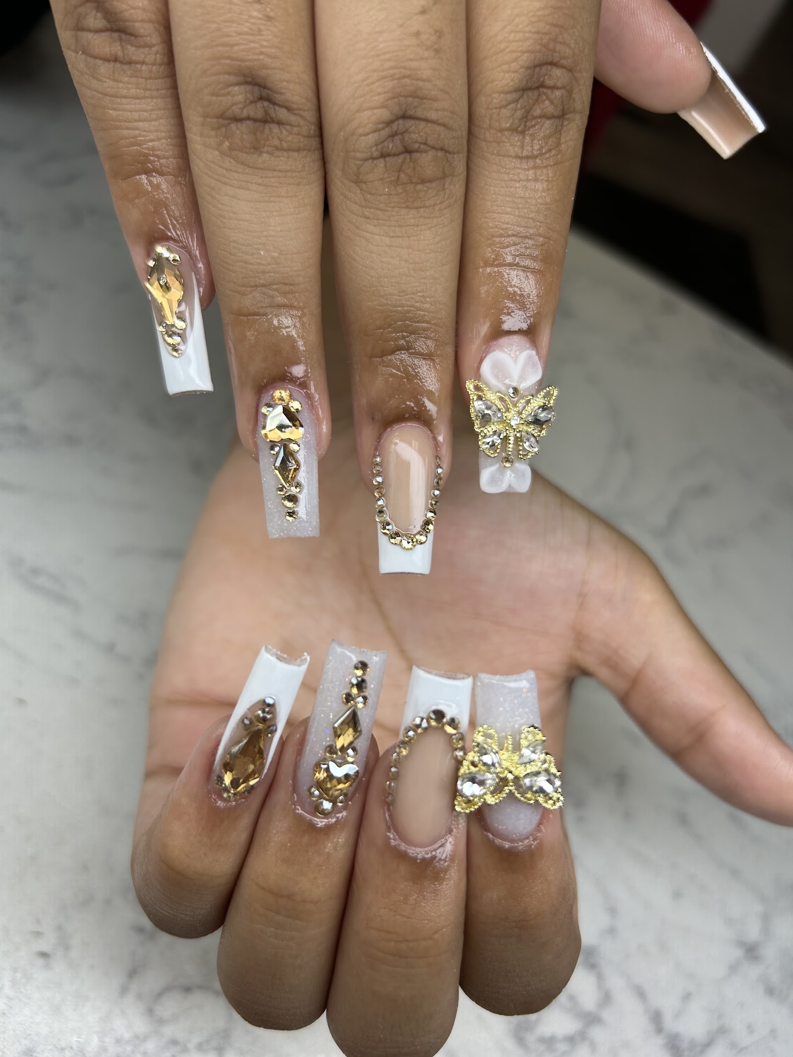Lacquer Nail Lounge logo