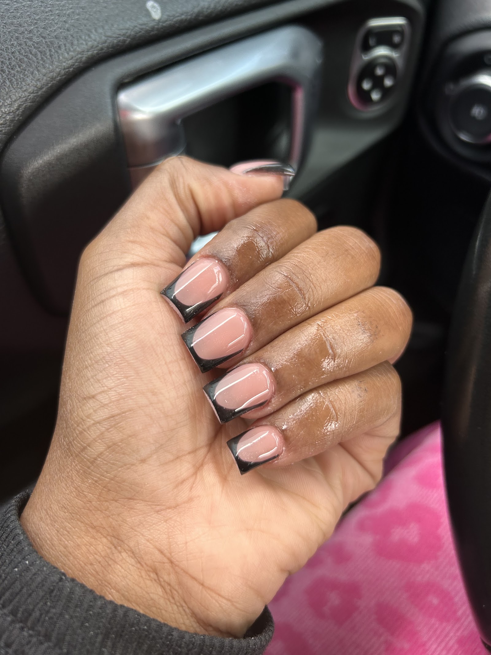 Lacquer Nail Lounge nail photo 6